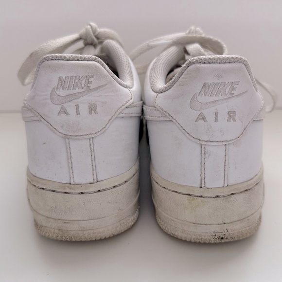 White Athletic Sneakers - Size Youth 6 Women’s 8 - Picture 11 of 11